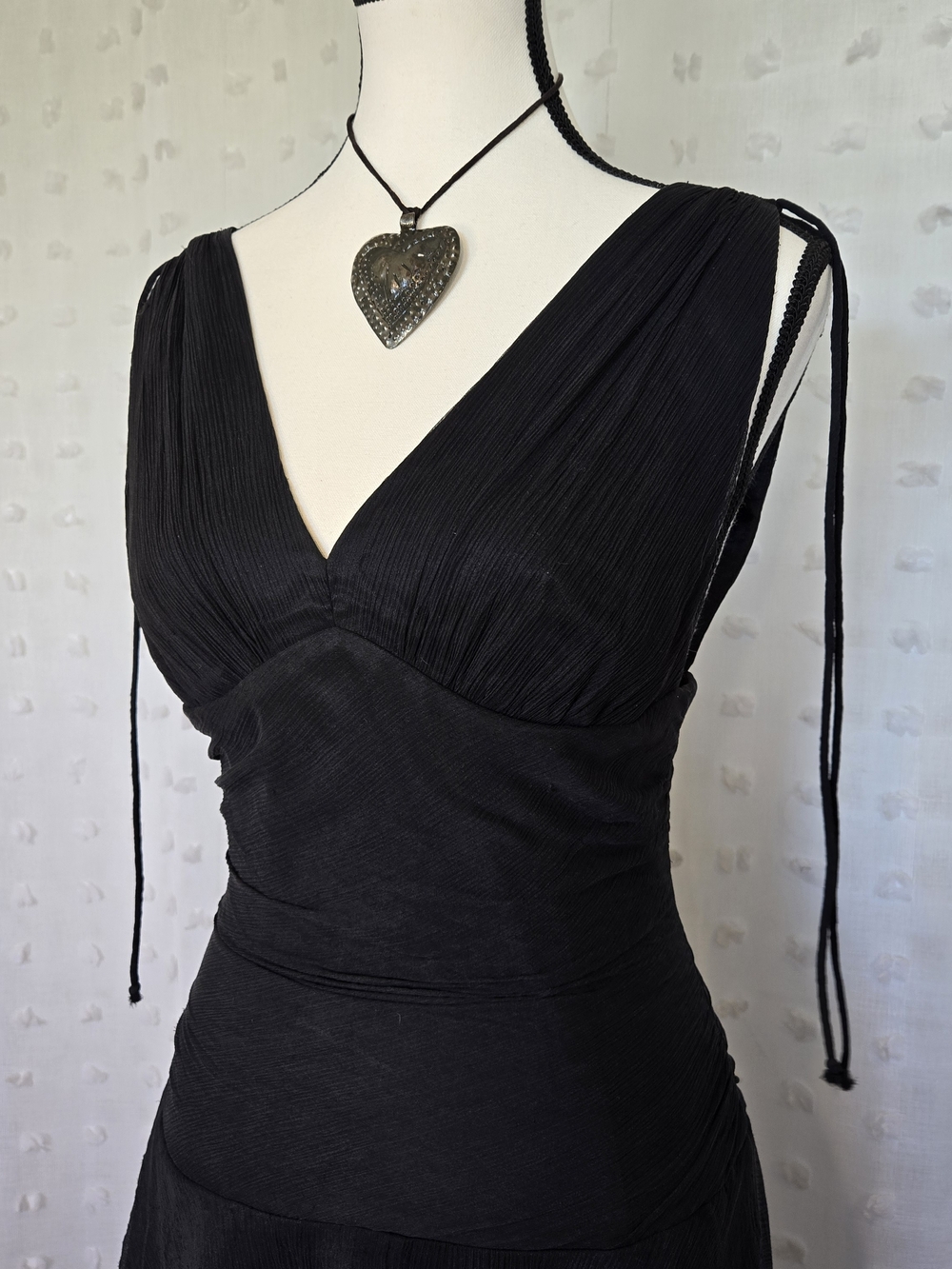 Y2K Express Classic Black V-Neck Women's Dress - Picture 2 of 7